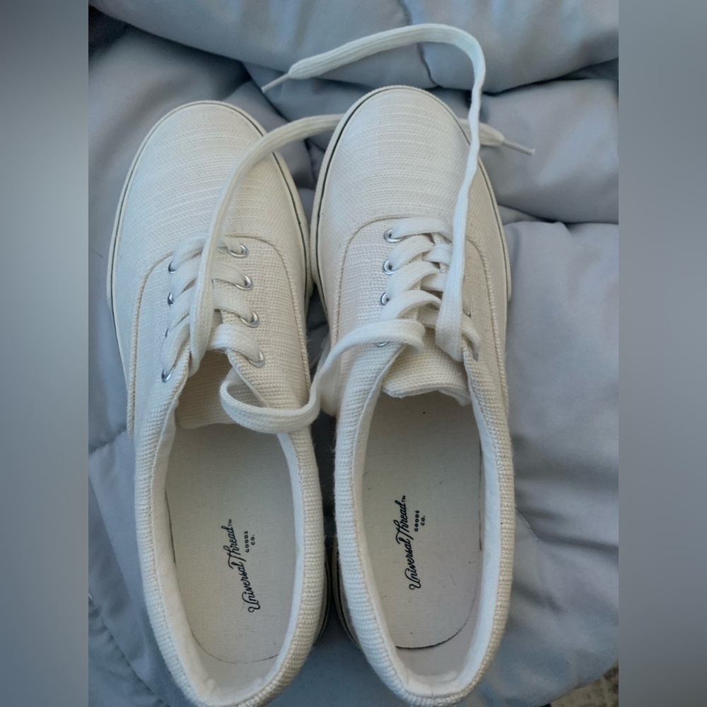 Universal Thread shoes size 6